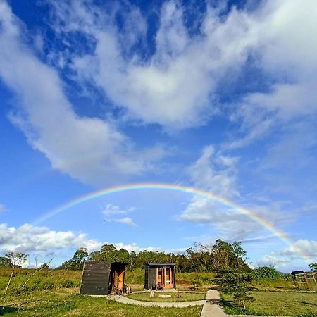 Готель Wawowow Tomohon Екстер'єр фото