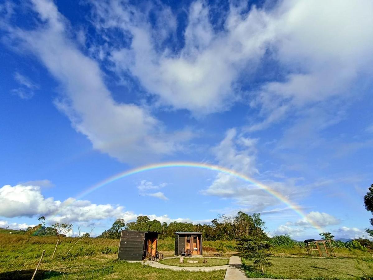 Готель Wawowow Tomohon Екстер'єр фото