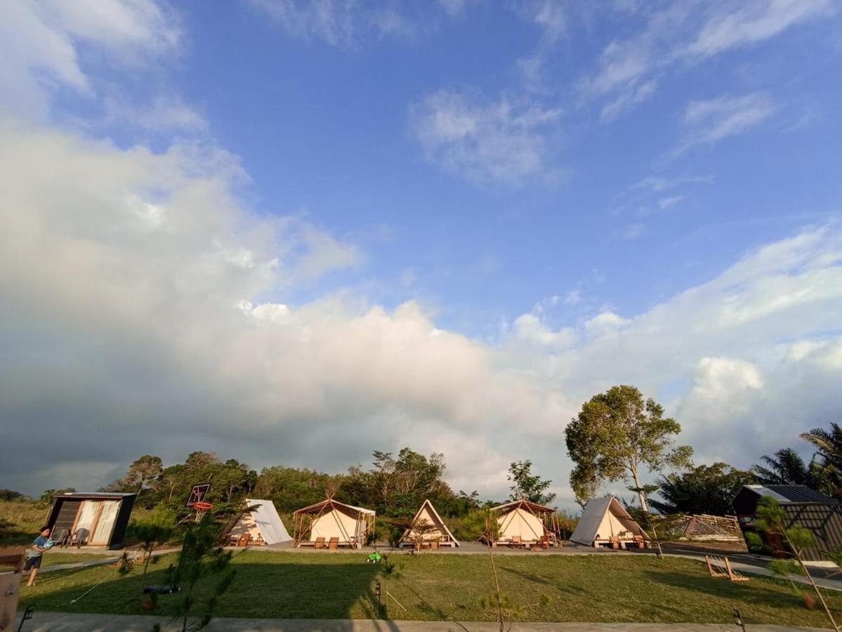 Готель Wawowow Tomohon Екстер'єр фото